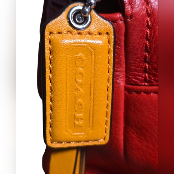 Coach Red Leather Shoulder Bag With Turn Lock - Picture 2 of 8